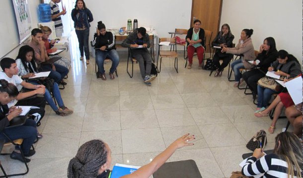 Cinod grupos diferentes de jovens do Distrito Federal apresentaram o "Manifesto da Juventude pelo Trabalho e Emprego"; documento foi elaborado a partir de oficinas feitas pelo Instituto de Estudos Socioeconômicos (Inesc) e foi entregue a representantes dos governos federal e do Distrito Federal; jovens cobraram políticas públicas de qualidade e garantia de direitos em educação, trabalho e emprego
