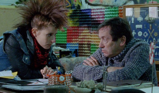 Filme do premiado diretor português Miguel Gomes, o mais falado no Festival de Cannes este ano e um dos filmes mais políticos da atualidade, traça a história de Portugal mergulhado em uma crise econômica, austeridade e desemprego, misturando a fantasia dos contos populares árabes narrados por Sherazade; primeiro volume estreia na próxima quinta-feira, dia 12; segunda e terceira parte chegam às salas de cinema do País no dia 19 de novembro; veja os trailers