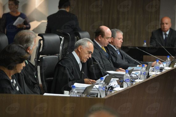 Em pouco mais de 19 minutos, o TCU rejeitou todas as contas da presidente Dilma Rousseff em 2014. Milhares e milhares de páginas, com explicações profundamente técnicas do Governo Federal nubladas por um rito sumário