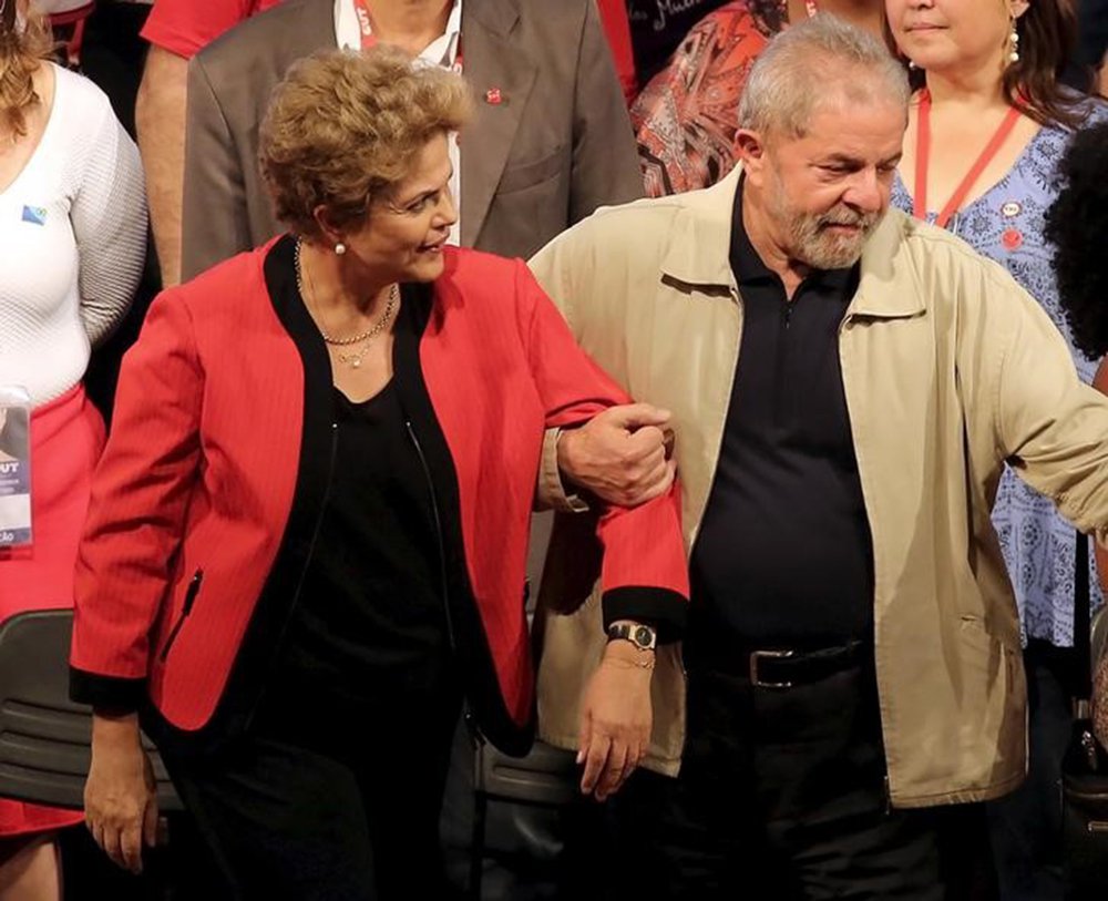 Dilma e Lula em evento em São Paulo. 13/10/2015 REUTERS/Nacho Doce