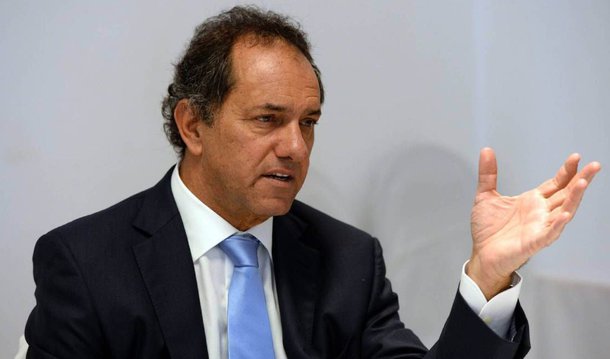Na última entrevista concedida antes da votação deste domingo (23/11) na Argentina, o candidato governista à presidência da República Daniel Scioli, disse que os argentionos devem ter em mente que este "não é o momento de jogar fora tudo o que conseguimos com tanto esforço, mas é o momento de fazê-lo cada vez melhor, e estão dadas as condições para que isso aconteça";  ele tabém destacou as diferenças que o separam do oposicionista Mauricio Macri, da coligação Cambiemos; "Vamos para uma mudança, porém que seja segura, séria e responsável. Não vamos hipotecar a Argentina de novo", afirmou