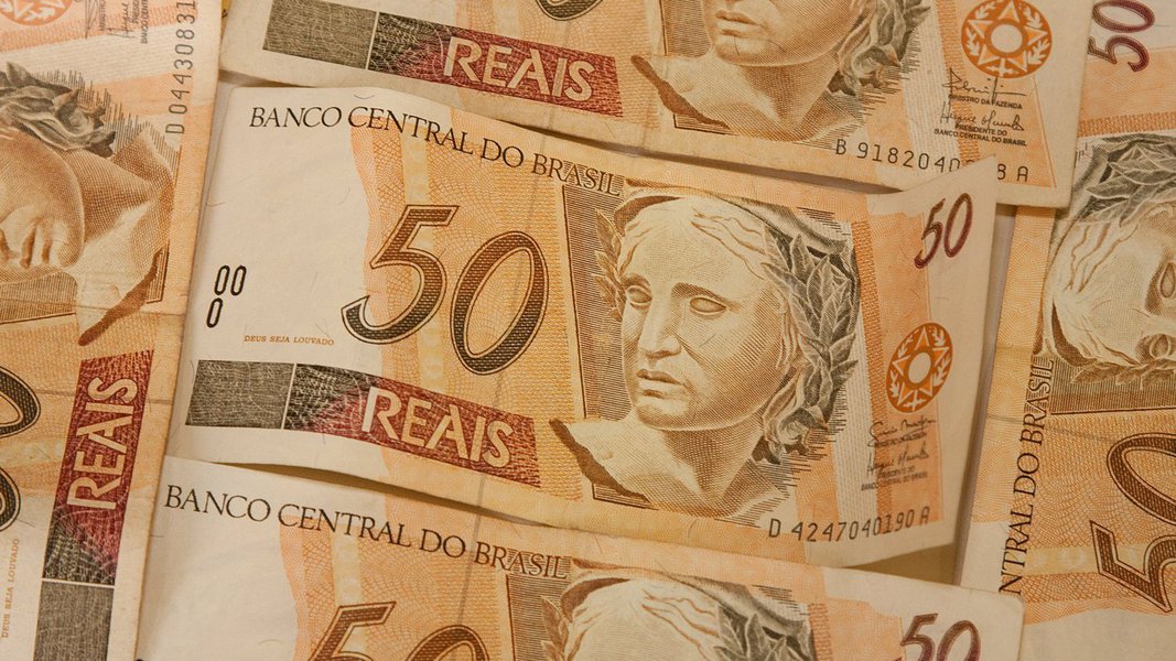 Mais de 6 mil devedores serão notificados pela Secretaria de Fazenda para regularizar as pendências. Débitos podem ser renegociados por meio do Refis