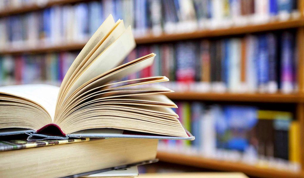 O dia 1º de outubro foi marcado por uma maratona de 12 horas de leitura; ação, que acontece em 427 municípios brasileiros, está dentro da campanha Dia de Ler. Todo Dia!; espaços de lazer como praças e parques foram alguns dos locais escolhidos para a mobilização; campanha nacional foi lançada há dois meses