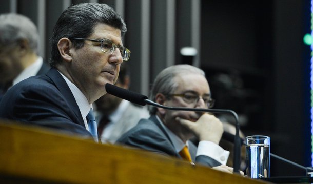 As concessões de portos, rodovias, ferrovias e aeroportos à iniciativa privada dependem do ajuste fiscal para deslanchar, disse nesta quarta (14) o ministro da Fazenda, Joaquim Levy; ao encerrar audiência pública na Câmara, ele reiterou a importância de um Orçamento equilibrado para melhorar o ambiente de negócios no país e atrair investidores; “Vamos continuar a trabalhar para acelerar o Plano Nacional de Exportação e o Programa de Investimentos em Logística. São programas que dependem de investimento privado. Para isso, precisamos ter um Orçamento claro, seguro, que vai ser caminho para atrair mais investimento para que as concessões sejam um sucesso”, declarou o ministro na última intervenção na audiência pública, que durou quatro horas