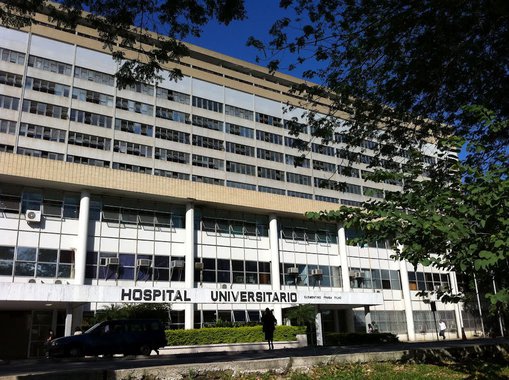 Hospitais universitários federais do Rio de Janeiro que não assinaram contratos de gestão com a Empresa Brasileira de Serviços Hospitalares (Ebserh) estão sendo prejudicados na disputa por recursos do governo federal, afirmaram diretores das instituições; eles questionam os critérios do repasse de R$ 1,1 bilhão para as unidades do país este ano, anunciado pelo Ministério da Saúde