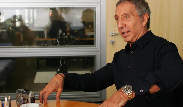 O empresário Abilio Diniz, presidente do Conselho da BRF, disse, nesta segunda-feira (9), durante um evento da empresa de gestão empresarial HSM, que "ainda que o Brasil esteja passando por uma crise, parte do país apresenta bom desempenho"; o empresário voltou a dizer que a crise brasileira é política, não econômica e defendeu que os problemas serão superados; "Eu não sei quando isso vai acontecer, mas espero que rápido. Porque não é possível que os homens que conduzem o nosso país não percebam que o Brasil não tem problemas econômicos, mas vai ter em breve se essa situação se mantiver", ressaltou
