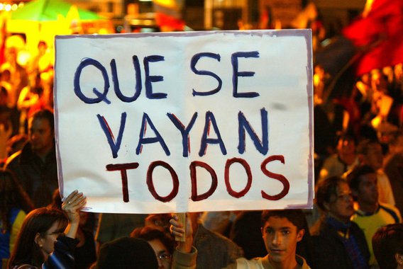 Colunista José Roberto de Toledo avalia que a criminalização da política atingiu a todos; não apenas o ex-presidente Lula, mas também os nomes do PSDB que sonham com a presidência da República, como Aécio Neves, Geraldo Alckmin e José Serra; ele afirma que o cenário do tipo "que se vayan todos", aparentemente ideal para uma terceira via, não beneficia Marina Silva; "O nome ainda não apareceu, mas as condições para o seu surgimento estão dadas. É questão de tempo e oportunidade", diz ele