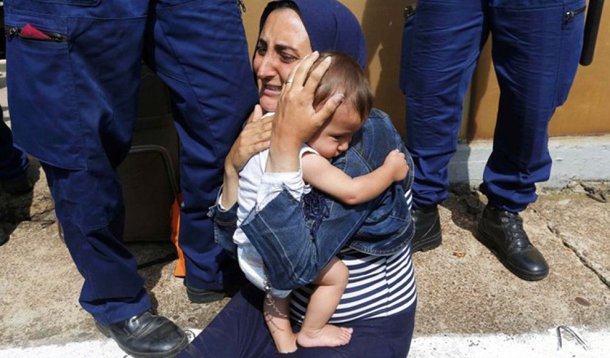 A Organização das Nações Unidas alertou nesta terça-feira 3 para o problema das crianças apátridas (sem nacionalidade), informando que nasce um bebê a cada dez minutos nessa situação e que o problema ganha novas dimensões com o conflito na Síria e a crise migratória europeia; "Nenhuma criança deveria ser apátrida. Todas deveriam pertencer a um lugar", disse António Guterres, alto comissário das Nações Unidas
