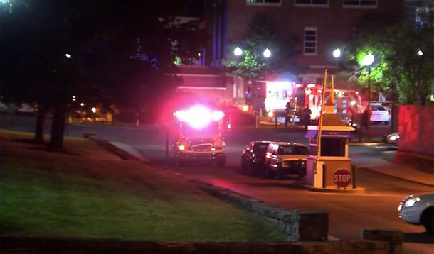 Uma pessoa foi morta e outras duas ficaram feridas por tiros disparados no interior do campus da Universidade Estadual do Tennessee, em Nashville, Estados Unidos; tiros teriam disparados pouco antes das 23h, no horário local, após uma discussão em um jogo de dados; vítima fatal não era matriculado na universidade; na semana passada, três pessoas foram feridas à bala em uma festa próxima ao campus da Universidade Estadual do Tennessee