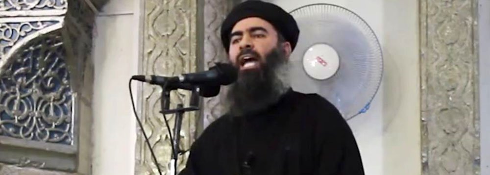 "As forças aéreas iraquianas bombardearam o comboio do terrorista Abu Bakr al-Baghdadi, enquanto ele estava indo para Karabla para participar de uma reunião com comandantes Daesh", disse a declaração do exercito iraquiano, usando o acrônimo árabe para Estado islâmico