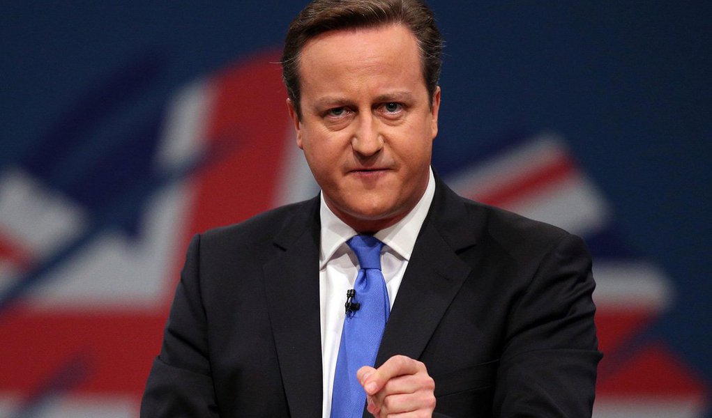 Primeiro-ministro britânico, David Cameron, deverá realizar um referendo em junho do próximo ano para decidir se a Grã-Bretanha permanecerá ou não na União Europeia, se os líderes de outros Estados-membros concordarem com a maior parte de seus planos de reforma em uma cúpula do bloco em dezembro; o premiê inglês afirmou que renegociará os laços da Grã-Bretanha com as 28 nações da União Europeia antes da realização do referendo