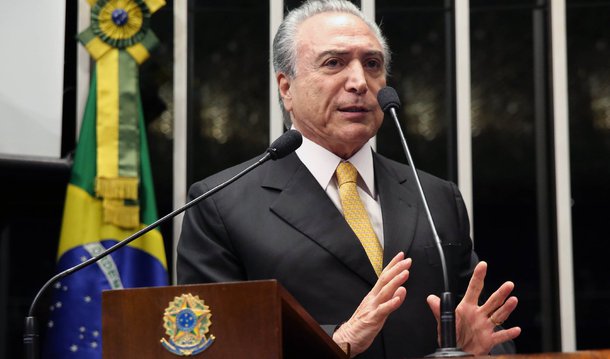 Sem votos, vice Michel Temer (PMDB) só chegaria à Presidência por meio de um golpe contra a titular Dilma Rousseff (PT); segundo o instituto Paraná Pesquisas, o peemedebista é o "lanterna" na maioria dos estados sondados na corrida presidencial; em Mato Grosso do Sul e no Pará, Temer tem 1%; em Pernambuco, 0,8%; melhor marca do vice é no Rio, com 2% das intenções de voto