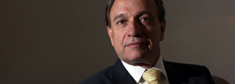 Para Miguel do Rosário, do Cafezinho, "o clima político voltou a degenerar nesta sexta-feira" com a fala do vice-presidente, Michel Temer; e "a boa notícia para Dilma veio, mais uma vez, de um setor econômico importante"; o presidente da Vale, Murilo Ferreira, defendeu em entrevista que o ponto mais forte do Brasil talvez seja "ter se mostrado uma democracia sólida"; "Até o momento, que eu saiba, não existe nada de concreto contra a presidenta. Vamos fazer impeachment porque parte da população, ainda que expressiva, não está satisfeita com os rumos do país? Isso foge da regra constitucional", ressalta