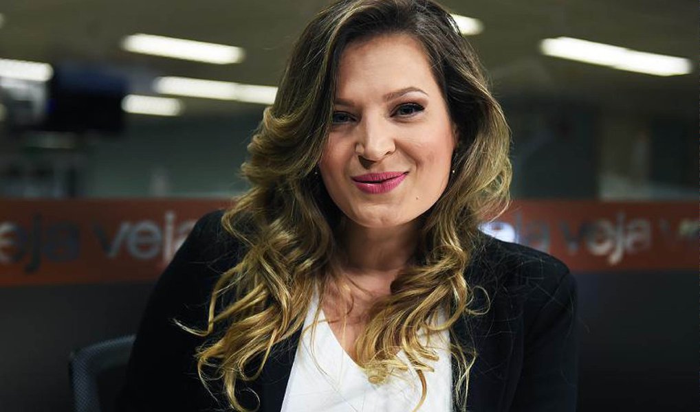 A jornalista e apresentadora do TVeja, canal de vídeos do site da Veja, Joice Hasselmann, foi desligada de suas funções; Joice foi denunciada por 65 plágios de veículos como Gazeta do Povo, Bem Paraná e G1 pelo Conselho de Ética do Sindicato dos Jornalistas do Paraná (Sindijor-PR), que comprovou a cópia dos conteúdos