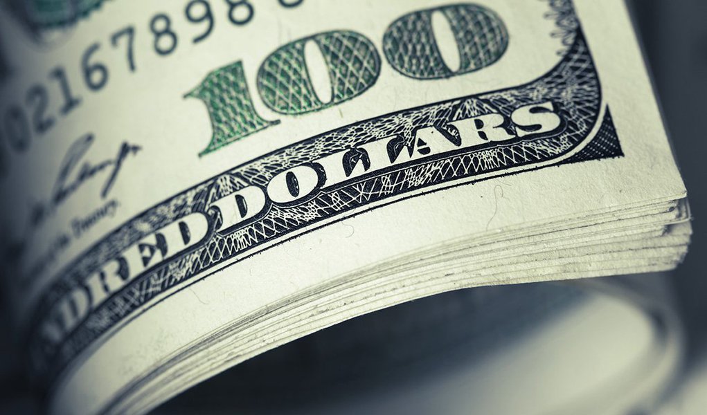 Entrada de dólares no Brasil superou a saída em US$ 2,642 bilhões ao longo do mês de agosto; ingresso da moeda norte-americana entre janeiro e agosto chegou a US$ 9,806 bilhões o ingresso da moeda americana este ano; de acordo com o Banco Central, no mesmo período do ano pasado o resultado era de apenas US$ 106 milhões