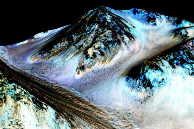 Marte agora será conhecido como um planeta turístico e será cantando em verso e prosa pelos poetas terráqueos. Se Tom Jobim estivesse vivo, certamente editaria a sua "Águas de março" para "Águas de marte"