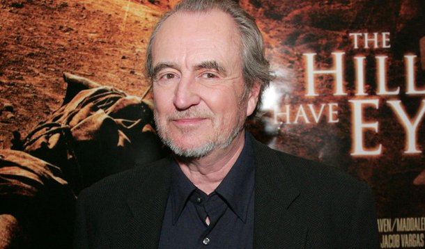 Wes Craven, que aterrorizou gerações de espetadores de cinema em todo o mundo, travava uma luta com um tumor no cérebro; entre as obras de destaque, estão as sequências Pânico e A Hora do Pesadelo, que revelou o personagem Freddy Krueger