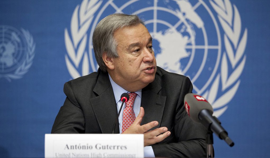 “[É preciso] um programa de reinstalação em massa, com a participação obrigatória de todos os estados-membros da União Europeia. Uma estimativa bastante preliminar parece indicar a necessidade de aumentar as oportunidades de reinstalação de até 200 mil lugares”, escreveu Antônio Guterres, alto comissário das Nações Unidas para os refugiados, em comunicado