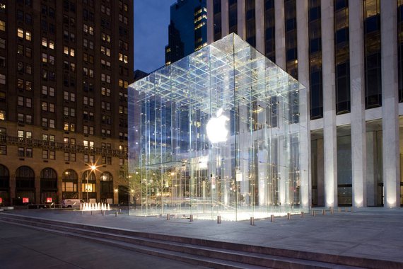 Afabricante do iPhone reportou receita de US$ 51,5 bilhões e lucro líquido de US$11,1 bilhões, ou US$1,96 por ação; O crescimento foi de 31% ante o mesmo período de 2014; As expectativas de Wall Street eram de receita de US$51 bilhões e ganhos de US$1,88 por ação