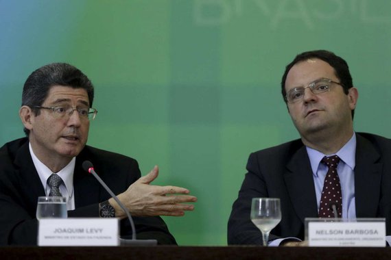 O governo federal vai criar uma cláusula especial na nova meta para as contas públicas que deve enviar ao Congresso na próxima semana; o mecanismo vai permitir que até R$ 42 bilhões referentes ao pagamento de dívidas com bancos públicos, as chamadas pedaladas fiscais, sejam incluídos apenas depois de negociações com o TCU; ou seja, o deficit primário, previsto na nova meta, entre R$ 50 bilhões e R$ 57 bilhões  será referente apenas à frustração da arrecadação esperada