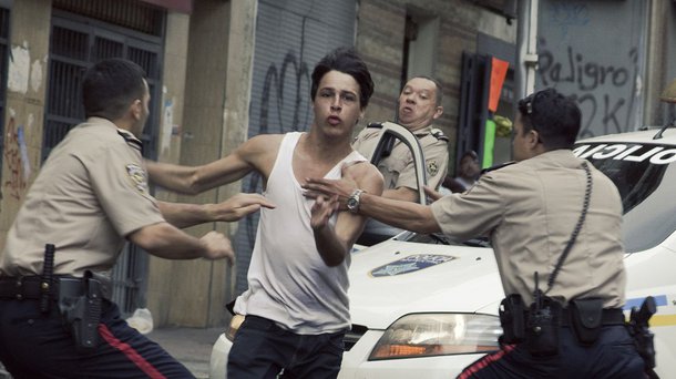 O filme venezuelano "Desde Allá" ganhou o Leão de Ouro neste sábado como melhor filme no 72º Festival de Veneza; o melhor diretor escolhido foi o argentino Pablo Trapero por "O Clã", enquanto a animação norte-americana "Anomalisa", de Charlie Kaufman e Duke Johnson, saiu com o prêmio especial do júri