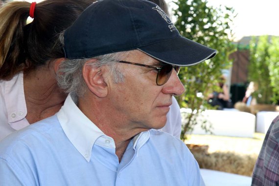 Economista André Lara Rezende, um dos pais do Plano Real, diz que “ainda não está claro quão longa e profunda será a crise brasileira, e muito menos como dela sairemos”, mas adverte: “Estamos no início de uma recessão econômica que pode vir a ser profunda e da perspectiva de uma longa estagnação. Tudo o que se avançou nas últimas duas décadas pode regredir se a crise não for superada o quanto antes”
 