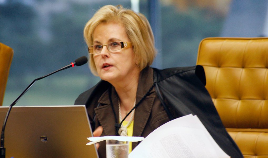 A ministra Rosa Weber, do Supremo Trbunal Federal (STF), negou nesta segunda (14) pedido do PRB para que o deputado federal Fausto Pinato (PRB-SP) seja reconduzido ao posto de relator do processo de cassação do mandato do presidente da Casa, Eduardo Cunha (PMDB-RJ); Pinato foi afastado após manobra de aliados de Cunha