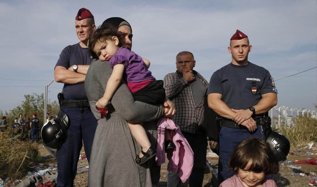 Os ministros da União Europeia não conseguiram nesta segunda-feira encerrar um impasse sobre a divisão das responsabilidades para a concessão de abrigo a uma parcela das centenas de milhares de pessoas que têm chegado à Europa em busca de asilo este ano, deixando em dúvida a possibilidade de um acordo definitivo