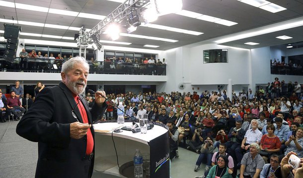 O caminho natural seria tornar Lula ministro e principal articulador político. Seria colocar Lula o tempo todo em ação, mostrando que o governo está ajustando-se e caminhando