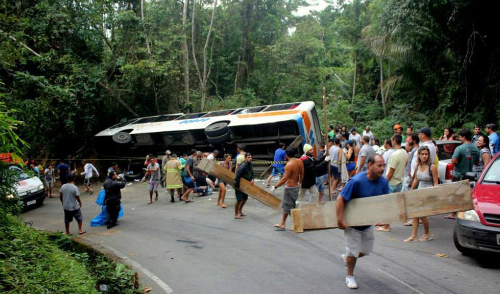 o Ministério Público do Rio de janeiro (MP-RJ) vai montar uma força-tarefa para levantar os processos existentes contra a empresa Colitur, responsável pelo ônibus que deixou 15 pessoas mortas e outras 66 feridas após um acidente em Paraty; Litoral Sul do Estado; em abril, a empresa havia se recusado a assinar um Termo de Ajustamento de Conduta (TAC) que exigia a melhoria dos serviços de transporte prestados