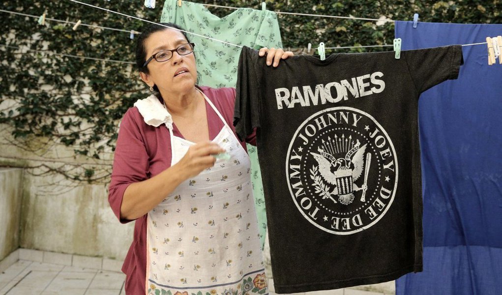 Protagonizado pela atriz e apresentadora Regina Casé, o filme de Anna Muylaert foi o escolhido pelo Brasil para tentar uma indicação ao Oscar de melhor filme estrangeiro em 2016, informou o Ministério da Cultura nesta quinta-feira; o longa ganhou reconhecimento internacional ao ser premiado recentemente no Festival de Sundance, nos Estados Unidos, e no Festival de Berlim