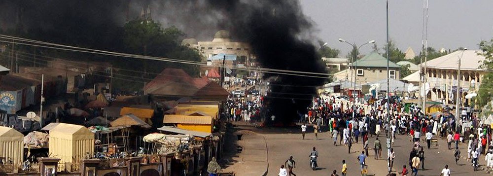Pelo menos 27 pessoas morreram e mais de 80 ficaram feridas hoje em um triplo atentado suicida no mercado de Loulou Fou, uma ilha no Lago Chade, divulgaram autoridades das forças de segurança do Chade; “Três homens-bomba suicidas explodiram em três locais diferentes do mercado semanal de Loulou Fou”, disse uma fonte das forças de segurança do País
