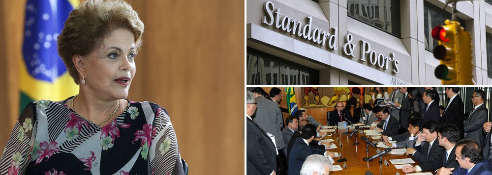 Segundo a colunista do 247 Tereza Cruvinel, o tempo ficou mais curto para Dilma Rousseff e seu governo; a oposição lançará na Câmara a primeira iniciativa formal, uma frente orgânica suprapartidária pró-impeachment; “Se antes do rebaixamento falava-se no envio de um pacote fiscal para equilibrar o orçamento até o final do mês, agora será preciso acelerar estas providências, com demonstrações rápidas e convincentes de contenção do gasto e algum inevitável aumento de imposto”, afirma a jornalista; leia a íntegra