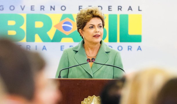 A exemplo do que ocorreu no 1º de Maio, Dia do Trabalho, a presidente Dilma Rousseff fará pronunciamento à nação pela internet nesta segunda (7), Dia da Independência; o pronunciamento ficará disponível nos sites oficiais e redes sociais da Presidência de República; no Dia do Trabalho, a decisão de Dilma de não fazer o pronunciamento em rede nacional foi tomada em reunião de coordenação política, mas o ministro da Secretaria de Comunicação Social, Edinho Silva, negou que a decisão tivesse relação com os panelaços