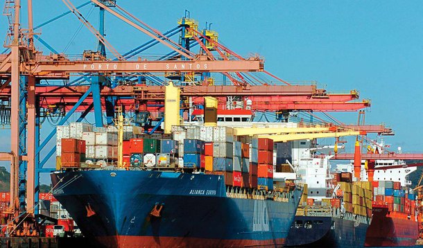 Pesquisa feita pela Confederação Nacional da Indústria (CNI) aponta que 16% das indústrias nacionais perderam participação no mercado interno por causa das importações originárias da China em função das importações da China; índice é dois pontos maior que o registrado na última pesquisa, feita em 2010; percentual das empresas que deixaram de exportar por causa da concorrência com o país asiático passou de 7% para 11% no período analisado