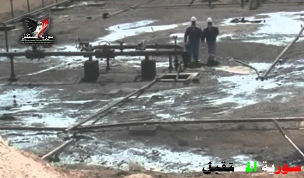 Campo de Jazal agora está fechado e os confrontos ainda ocorrem a leste da cidade de Homs, e há relatos de baixas dos dois lados, disse o Observatório Sírio para os Direitos Humanos, sediado em Londres, sem dar maiores detalhes; Exército sírio declarou ter repelido um ataque na mesma área, mas não mencionou Jazal nem comentou quanto da combalida infraestrutura de energia do país continua sob sua guarda e afirmou ter matado 25 rebeldes, incluindo jihadistas estrangeiros