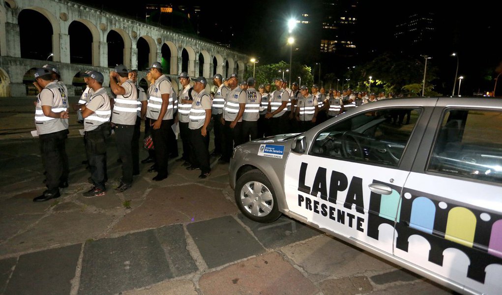 A Operação Lapa Presente (OLP), implantada no primeiro semestre deste ano, reduziu em mais de 90% o numero de roubos e furtos na região quando em comparação com os primeiros seis eses de 2014, quando não existia a ação; operação envolve 136 agentes, entre policiais militares e civis, que patrulham a região da Lapa com o apoio de 24 bicicletas e 11 viaturas 