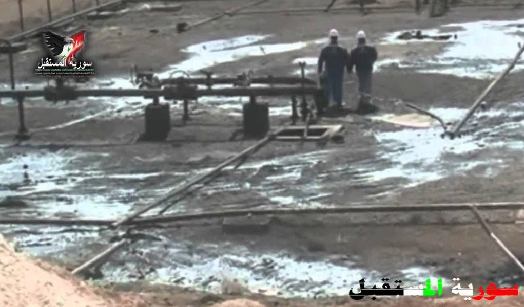 Campo de Jazal agora está fechado e os confrontos ainda ocorrem a leste da cidade de Homs, e há relatos de baixas dos dois lados, disse o Observatório Sírio para os Direitos Humanos, sediado em Londres, sem dar maiores detalhes; Exército sírio declarou ter repelido um ataque na mesma área, mas não mencionou Jazal nem comentou quanto da combalida infraestrutura de energia do país continua sob sua guarda e afirmou ter matado 25 rebeldes, incluindo jihadistas estrangeiros