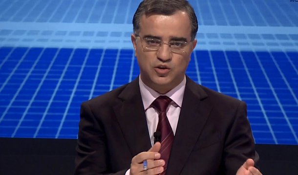  O jornalista Kennedy Alencar avalia, em publicação do seu blog nesta sexta (11), que "se prevalecer o cuidado e o equilíbrio da atuação profissional do procurador-geral da República, Rodrigo Janot, e do ministro do STF Teori Zavascki, deverá ser negado o pedido do delegado federal Josélio de Sousa para que o ex-presidente Lula seja ouvido na investigação da Lava Jato"; na avaliação dele, falta ao pedido da PF evidências de que Lula foi beneficiado pelo esquema de corrupção na Petrobras; "O pedido do delegado desgasta politicamente Lula pela repercussão política que alcança no Brasil e no exterior. No entanto, pode reforçar o argumento petista de que há perseguição ao ex-presidente", afirma