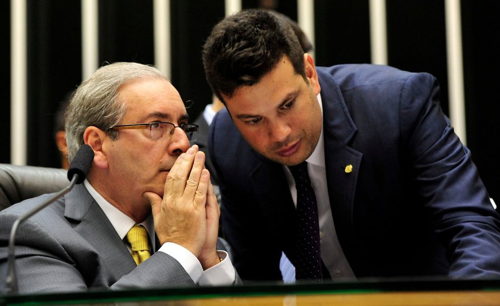 Até então fiel escudeiro de Eduardo Cunha, o deputado fluminense líder do PMDB na Câmara se aproxima de Cabral e de Pezão para a ira da ala radical do partido que defende o rompimento com o governo; Picciani vai além e diz que a CPMF é o imposto mais justo do Brasil, já que todos pagam; e diz que mudou de posição: na Convenção do PMDB, votou contra a aliança com o PT; agora, defende uma “posição de dialogo e de recomposição da base”