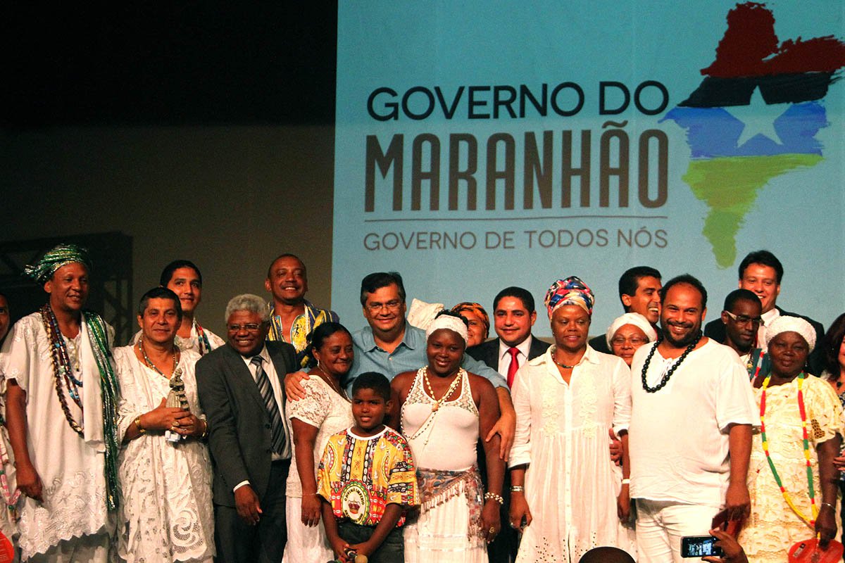 No Dia da Consciência Negra, o governador Flávio Dino anunciou ações nas áreas da Educação, Produção e Inclusão Social aos negros do Maranhão; governador oficializou e encaminhou à Assembleia o projeto de lei que destina 20% das vagas dos concursos públicos estaduais aos negros; “Temos muito a caminhar em um país que sempre foi tão desigual. O nosso compromisso é o de respeitar as diferenças. Os negros têm direito à sua história, seus heróis, suas tradições e sua religião. Lançamos um conjunto de propostas que têm como objetivo promover a igualdade e o direito para todos”, disse o governador