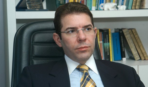 O plenário do Senado aprovou, por 65 votos a favor, dois contrá e uma abstenção, a indicação de Marcelo Navarro Ribeiro Dantas para assumir uma vaga como ministro do Superior Tribunal de Justiça (STJ); ele foi indicado pela presidente Dilma Rousseff para vaga destinada a juízes dos Tribunais Regionais Federais em função da aposentadoria do ministro Ari Pargendler