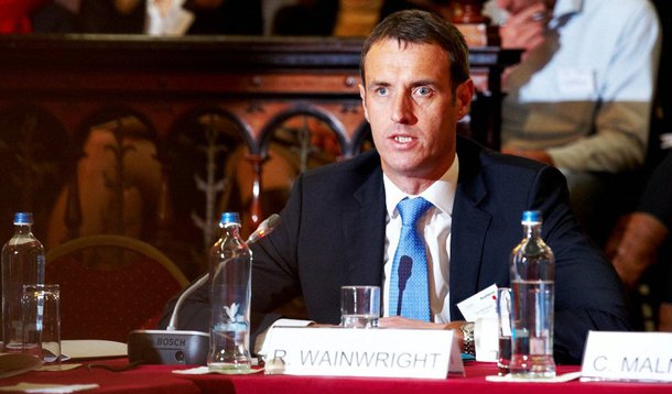 "É razoável assumir que futuros ataques são prováveis", disse o diretor da Europol, Rob Wainwright, a parlamentares durante audiência no Parlamento Europeu, em Bruxelas; ele afirmou que as operações do Estado Islâmico representam "a mais séria ameaça terrorista enfrentada pela Europa em mais de 10 anos"