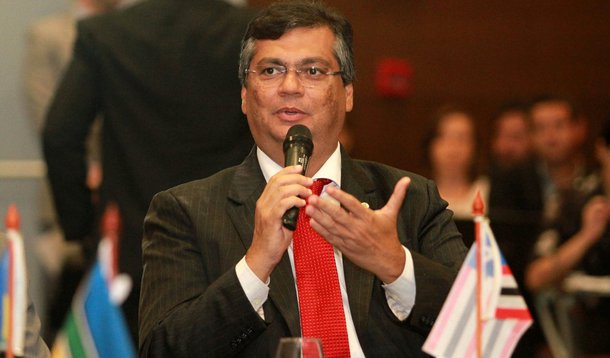Ao comentar sobre a Operação Catilinária, que atingiu vários peemedebistas, o governador do Maranhão, Flávio Dino (PCdoB) afirmou que o PMDB é  o principal artífice do golpe contra a presidente Dilma; "Infelizmente nas últimas semanas, o PMDB, que sempre reivindicava a condição de fiador da governabilidade, se tornou a principal força da instabilidade política. Essa operação hoje realizada mostra que o PMDB não tem condições de liderar um projeto governamental no Brasil. É preciso paz institucional"