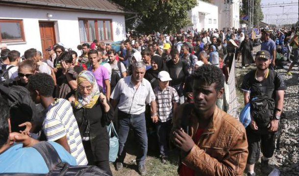 Ministro do Interior da Croácia, Ranko Ostojic, advertiu nesta quinta-feira, 17, que o seu país deixou de ter capacidade para continuar recebendo refugiados, após a entrada de 7 mil pessoas nessa quarta, 16, provenientes da Sérvia; "Neste momento, esgotamos nossas capacidades e nas conversas com dirigentes do Acnur [Alto Comissariado da ONU para os Refugiados] e da União Europeia [UE] dissemos que a Croácia está cheia", declarou Ranko Ostojic à agência croata Hina