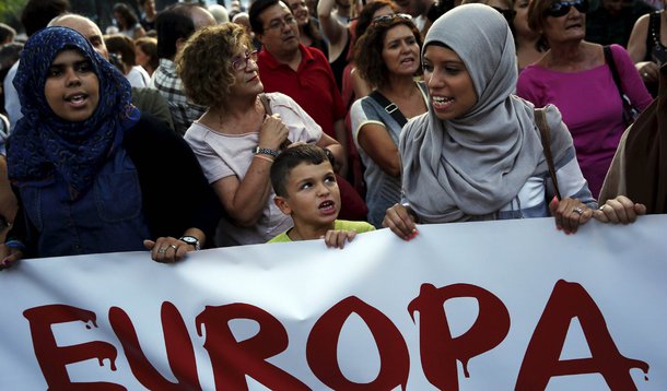 Entre as propostas está uma nova votação pelos parlamentares europeus de um esquema único para distribuir as pessoas em busca de asilo que se amontoam em países nas fronteiras do bloco, de acordo com um plano de cotas nacionais, uma "chave de distribuição"