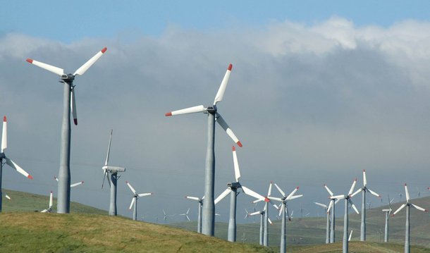 "Nós somos de fato uma ilha de prosperidade neste momento", diz a presidente executiva da Associação Brasileira de Energia Eólica, Elbia Gannoum; segundo ela, a crise se restringe mais ao ponto de vista da expectativa dos investidores do que da realidade; "O animal spirit do investidor fica afetado como um todo, mas se fizer uma fotografia apenas na indústria eólica, só tem resultados positivos, só está crescendo. Se o investidor conseguir fazer o exercício de olhar apenas na indústria eólica não existe crise", disse
 
