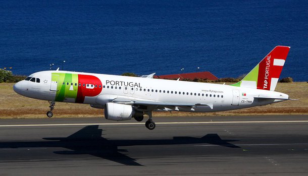 Aprovação foi dada pela Autoridade da Concorrência de Portugal, companhia aérea portuguesa TAP deverá ficar sb o controle do consórcio Atlantic Gateway, que tem entre os integrantes o fundador da companhia brasileira Azl; "A Autoridade decidiu não se opor à operação por considerar que dela não resultarão entraves significativos à concorrência efetiva nos mercados relevantes identificados", disse a autoridade portuguesa