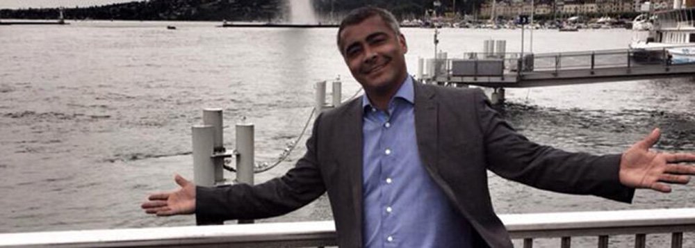 Senador Delcídio Amaral (PT-MS) disse em gravação que Romário (PSB-RJ) tem conta na Suíça, apesar de o próprio banco em que ele supostamente teria mantido dinheiro já ter negado, fruto de um acordo político para que o ex-jogador apoiasse a candidatura do escolhido do prefeito Eduardo Paes para sucedê-lo, o secretário Pedro Paulo; afirmou ainda que ele foi orientado a fechar a conta para não ser preso; “Galera, sobrou de novo para mim. Está brabo o negócio”, rebateu o senador do PSB