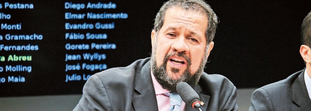 Presidente nacional do PDT, que compõe a base aliada do governo Dilma e está à frente do Ministério do Trabalho, disse que o partido não quer uma ruptura radical com o PT; "Não quero divórcio. Quero um desquite amigável", afirmou, durante reunião do diretório no Rio de Janeiro